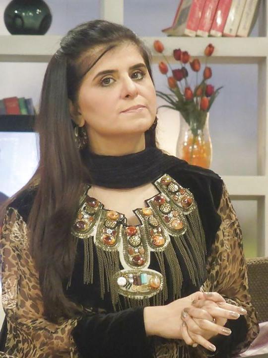 25P Paki Tv bitch Samiah khan