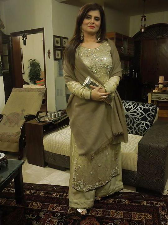 25P Paki Tv bitch Samiah khan