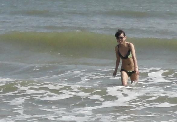 14P My chinese friend at the beach!