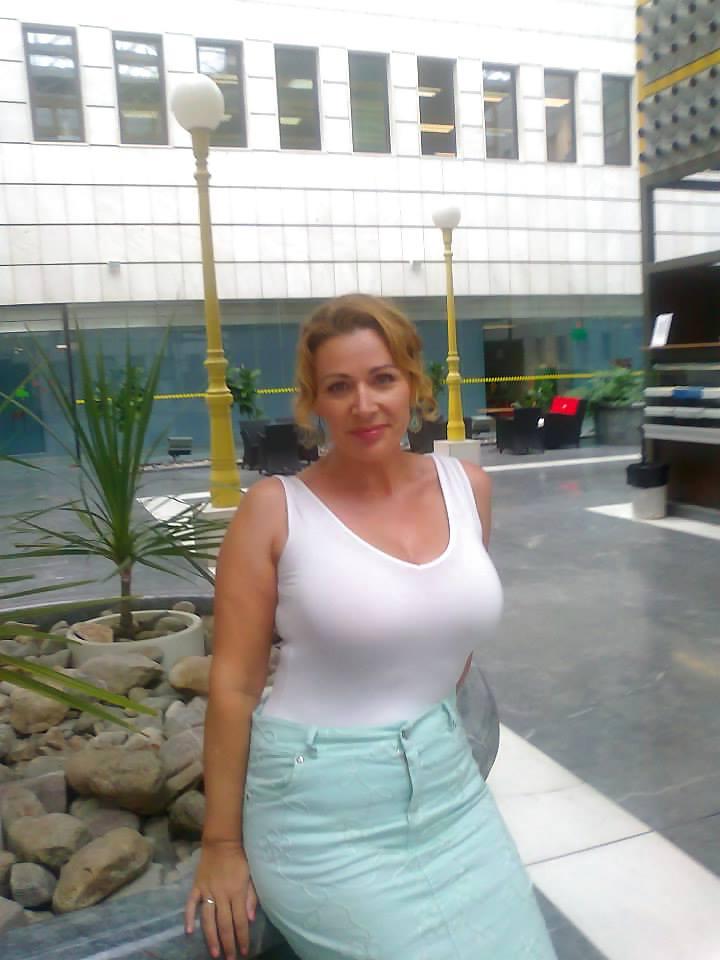 25P The MILF Queen
