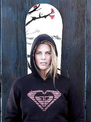 25P Hot female snowboarders