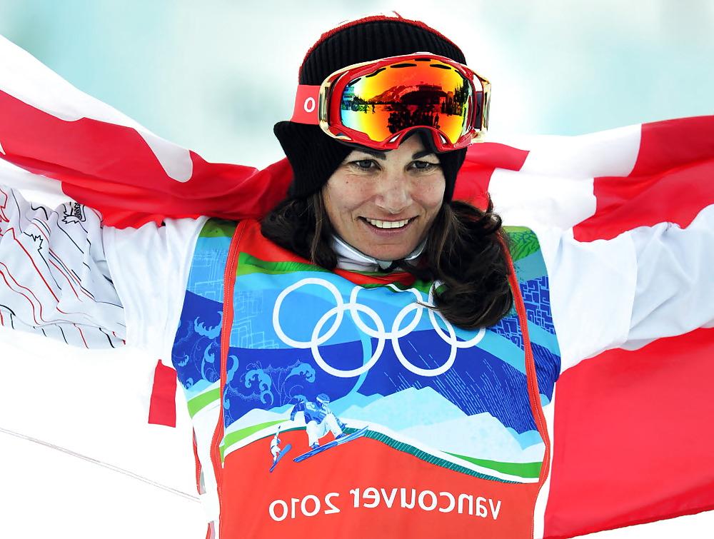 25P Hot female snowboarders