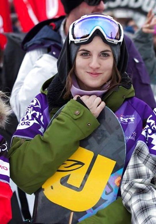 25P Hot female snowboarders