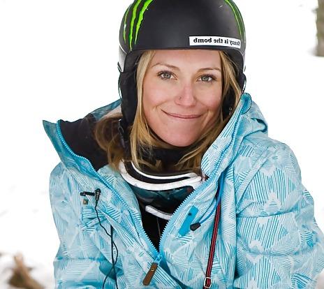 25P Hot female snowboarders