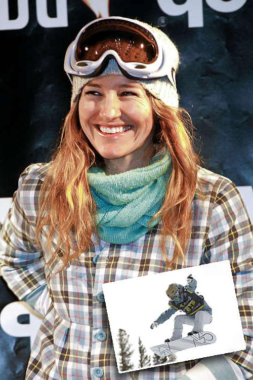 25P Hot female snowboarders