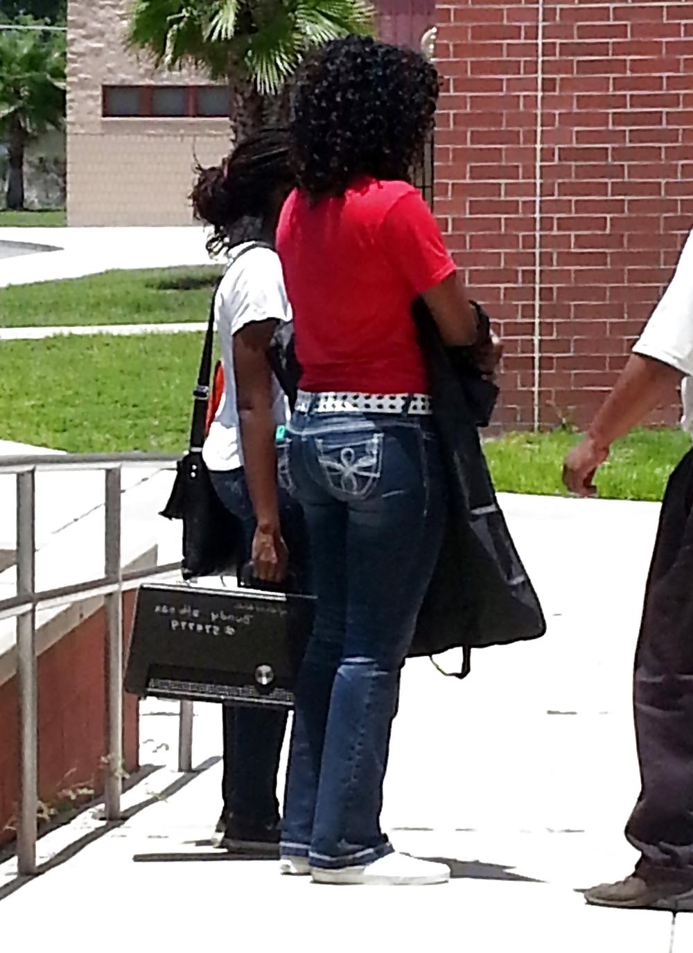 25P Public Voyeurism: Black Bitch Flaunts Assets In Flare Jeans