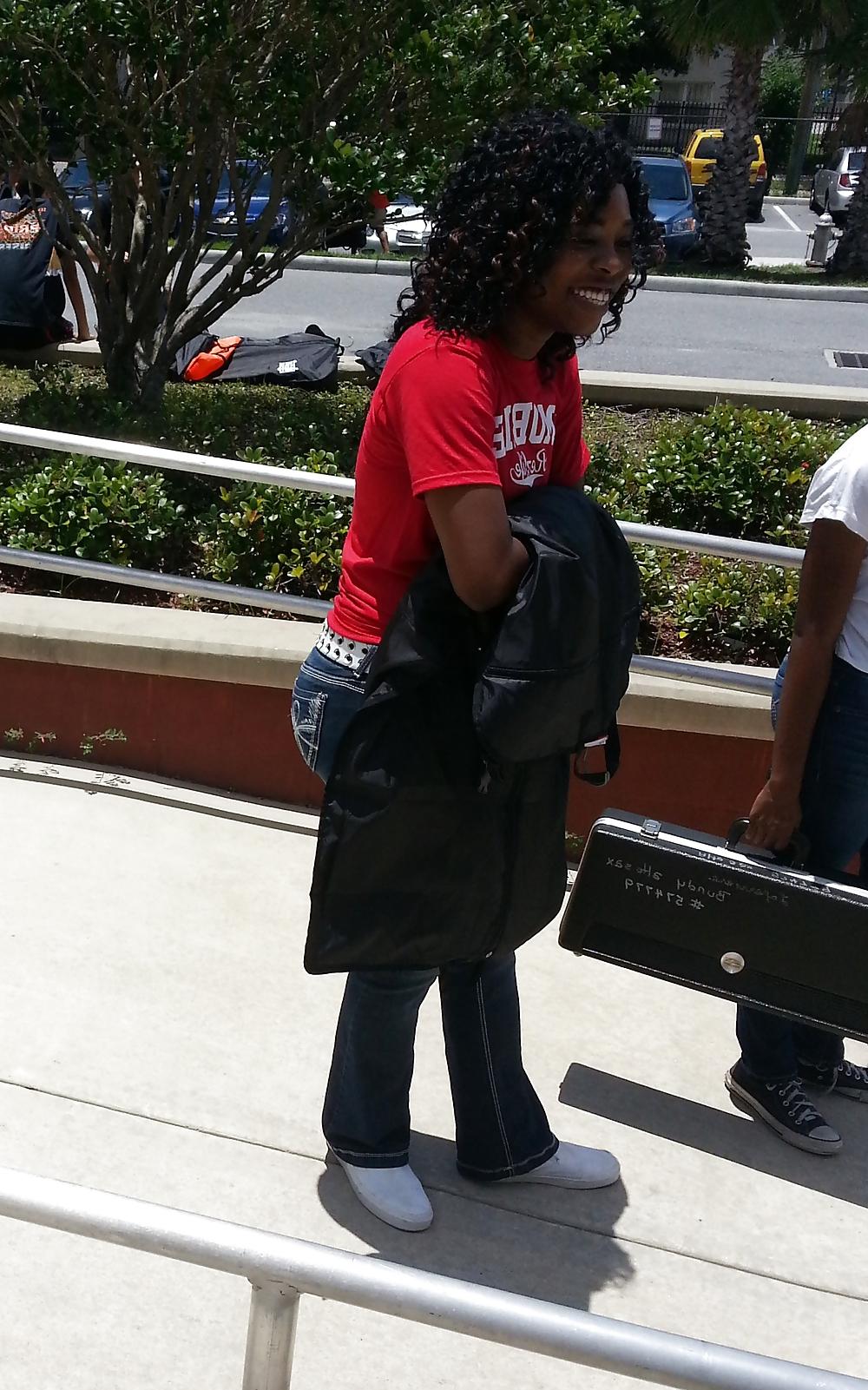 25P Public Voyeurism: Black Bitch Flaunts Assets In Flare Jeans