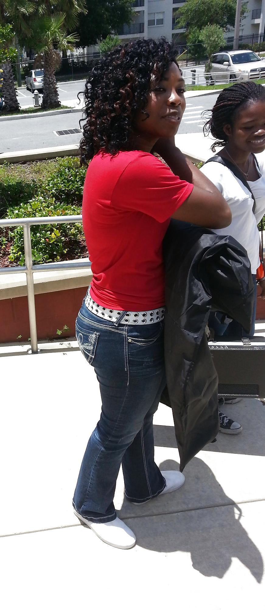 25P Public Voyeurism: Black Bitch Flaunts Assets In Flare Jeans