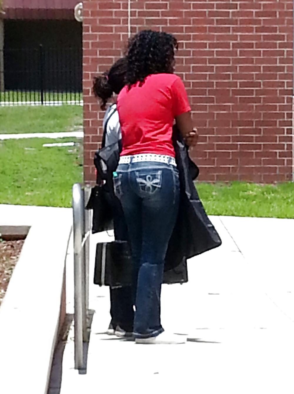 25P Public Voyeurism: Black Bitch Flaunts Assets In Flare Jeans