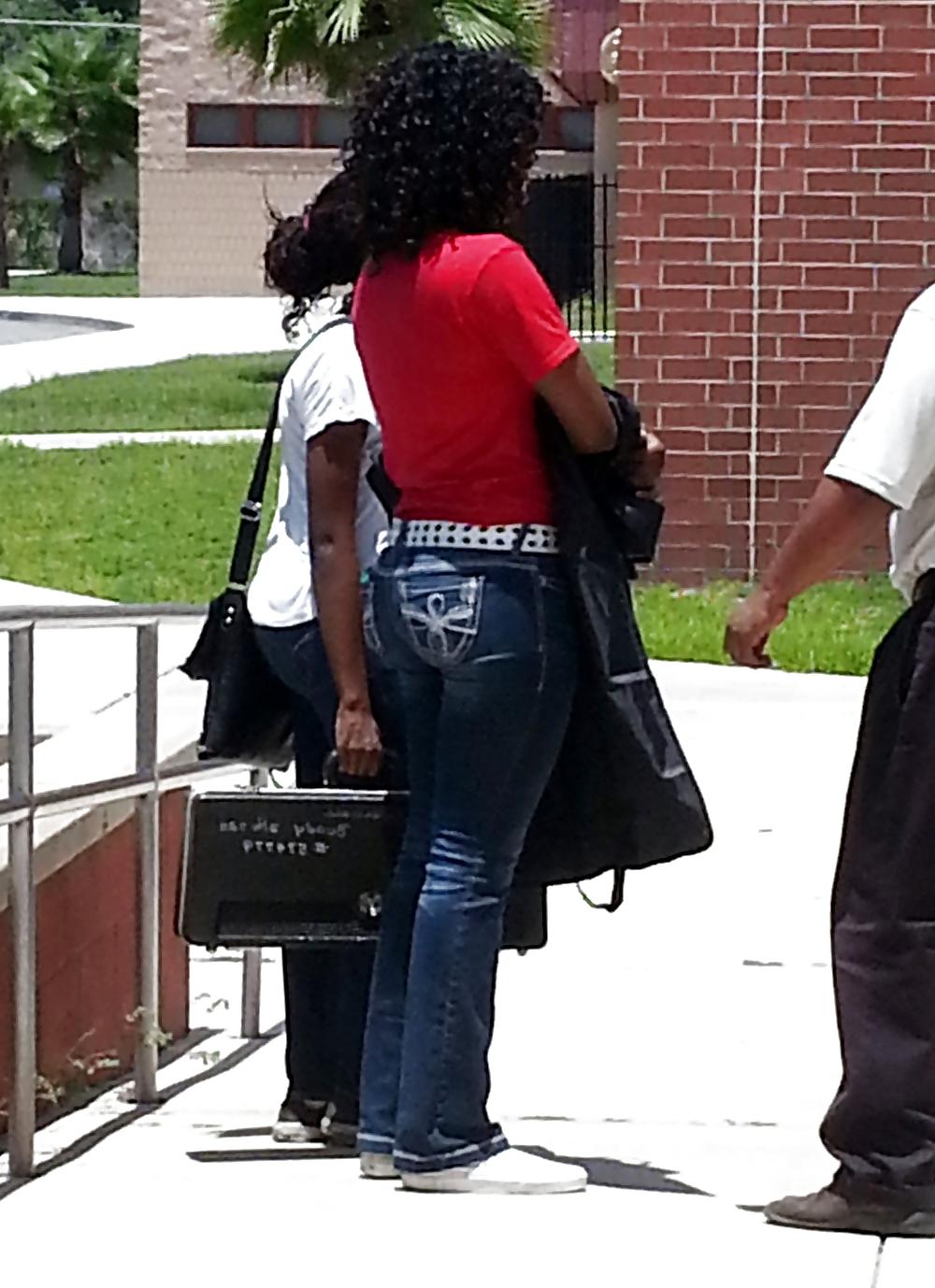 25P Public Voyeurism: Black Bitch Flaunts Assets In Flare Jeans