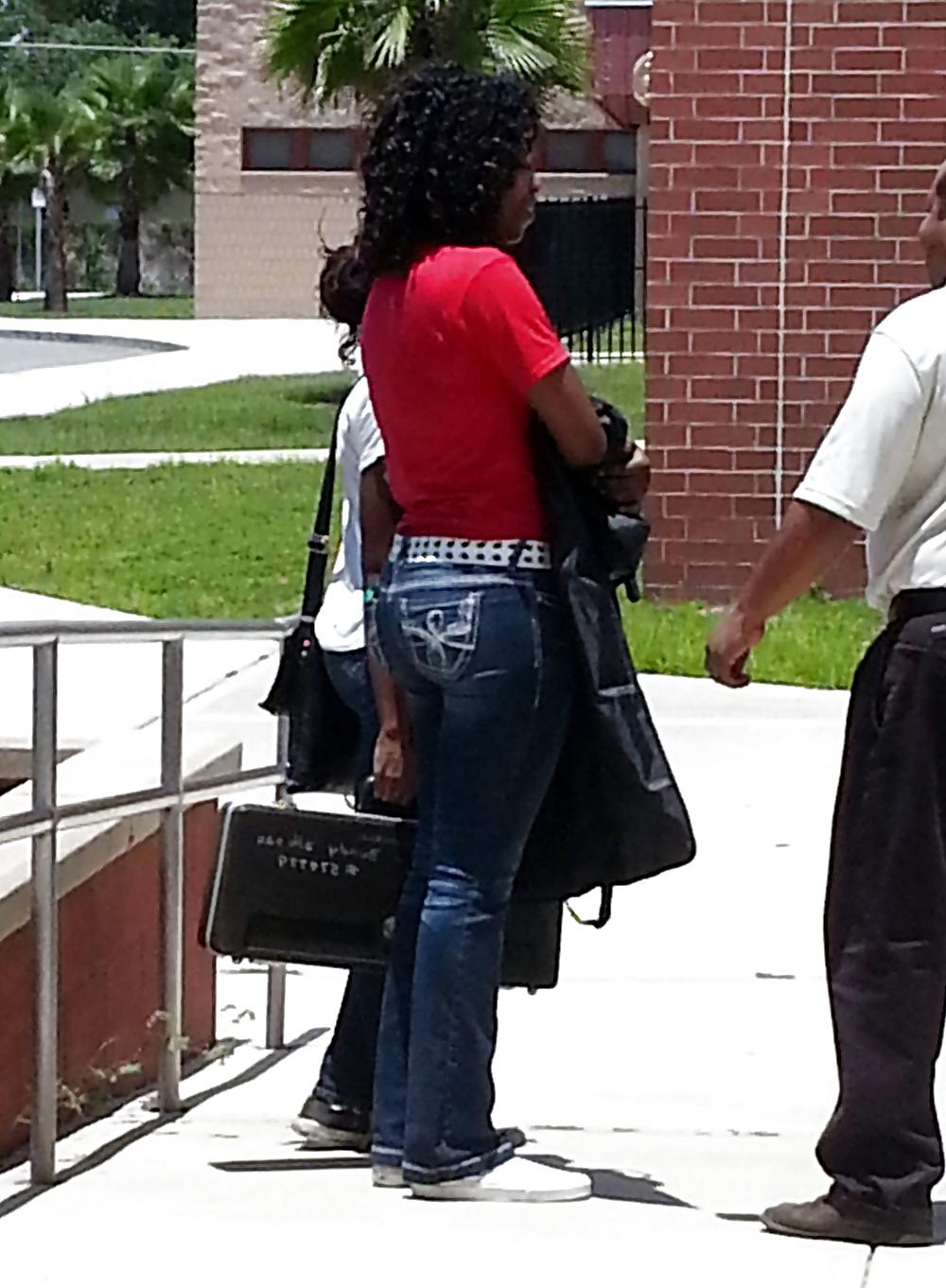 25P Public Voyeurism: Black Bitch Flaunts Assets In Flare Jeans