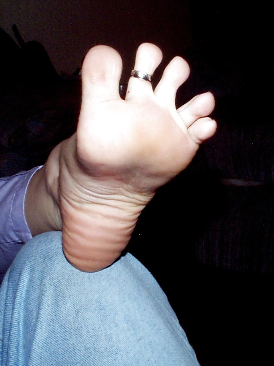 25P Ex's feet, posessed by demon. orgasm torturing succubus