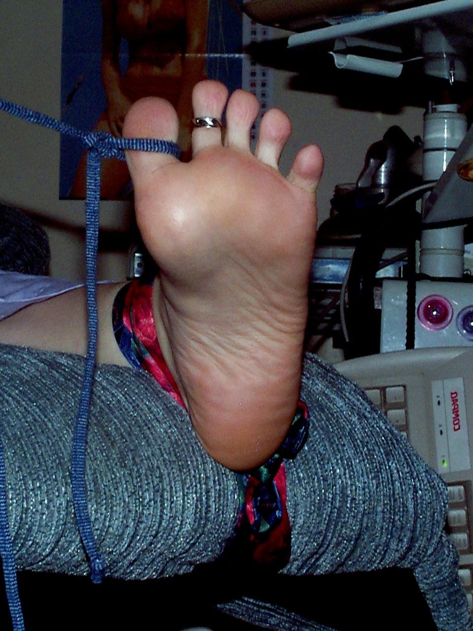 25P Ex's feet, posessed by demon. orgasm torturing succubus