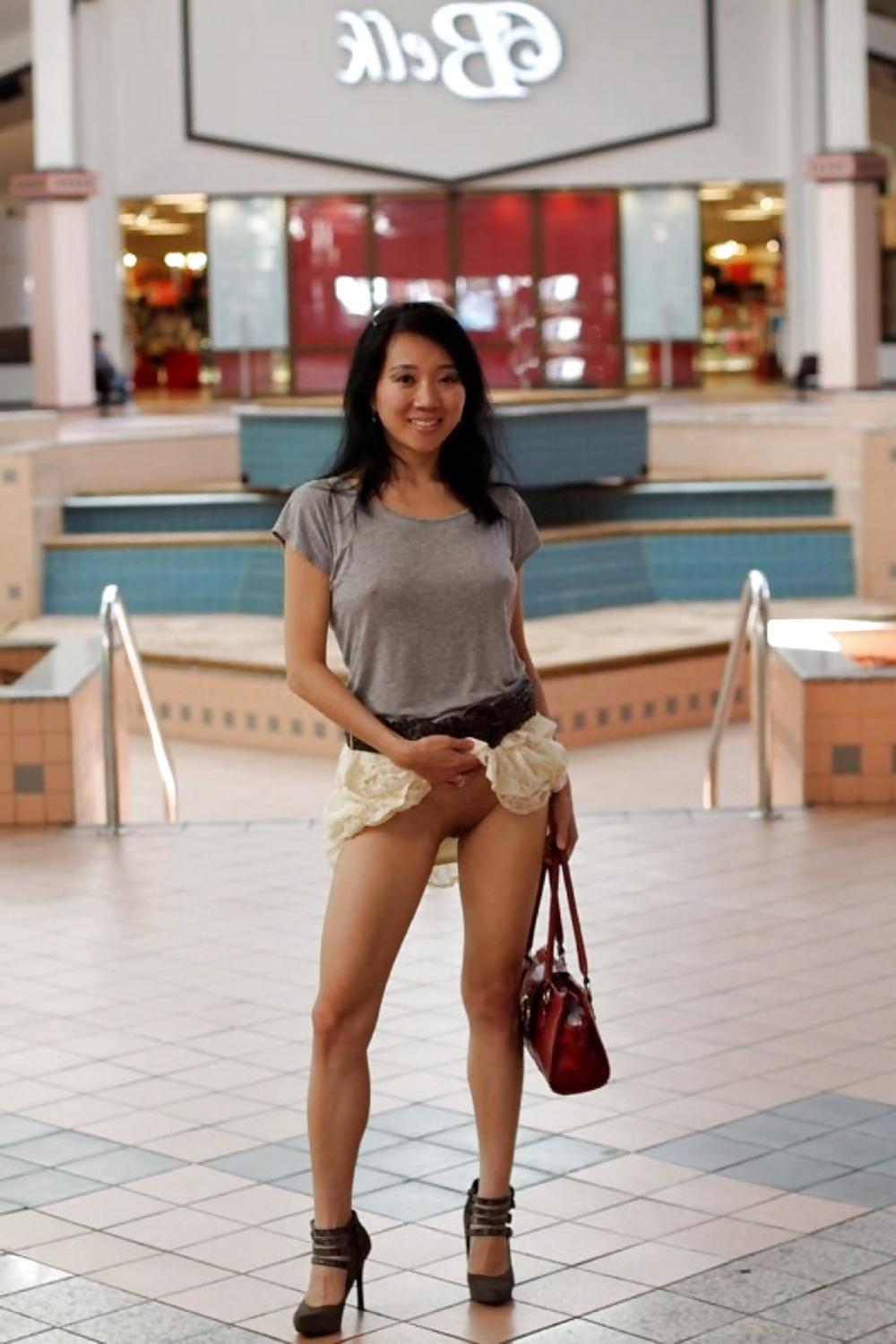 18P Amateurs flashing in public