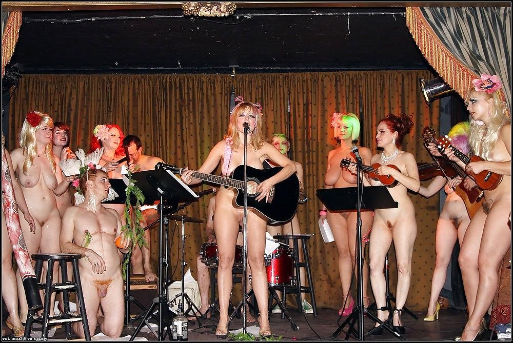 10P TheSandfly Girl Groups Get NAKED in Public!