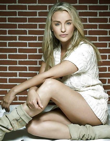 25P ROMANIAN MODEL TANIA BUDI