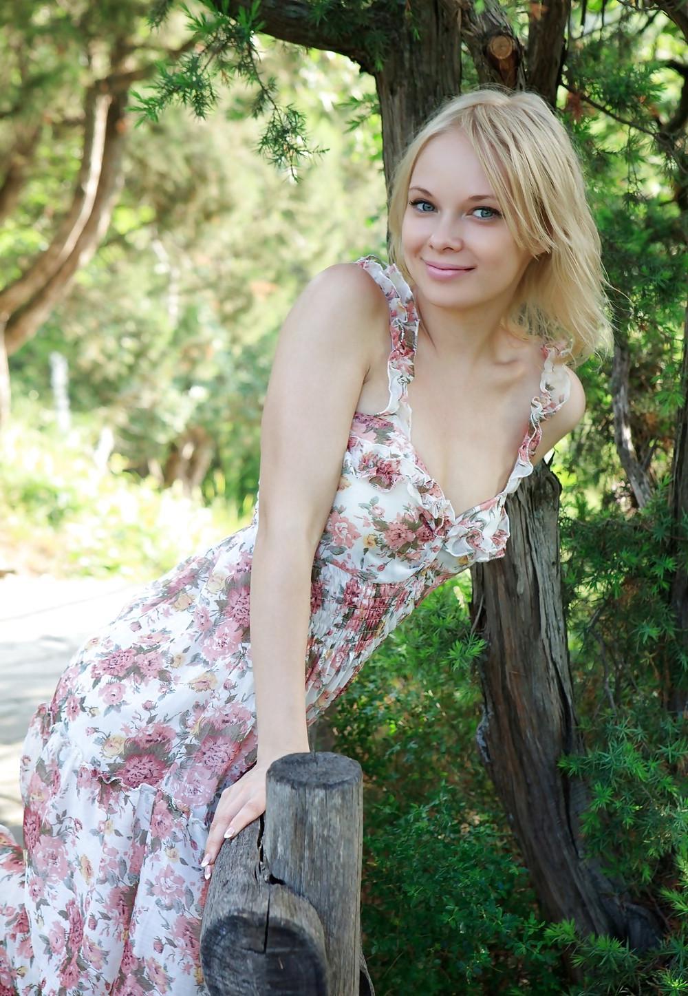 20P Cute Blonde in her Summer Dress