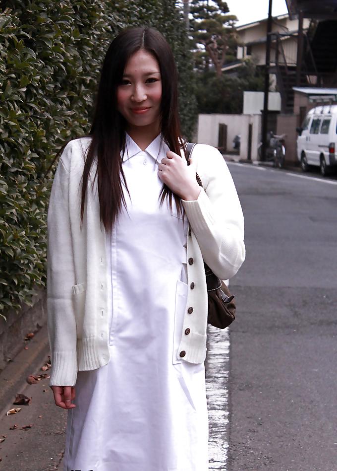 19P Japanese nurse flashing pussy in public
