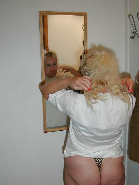 16P Chubby mature slut playing with herself