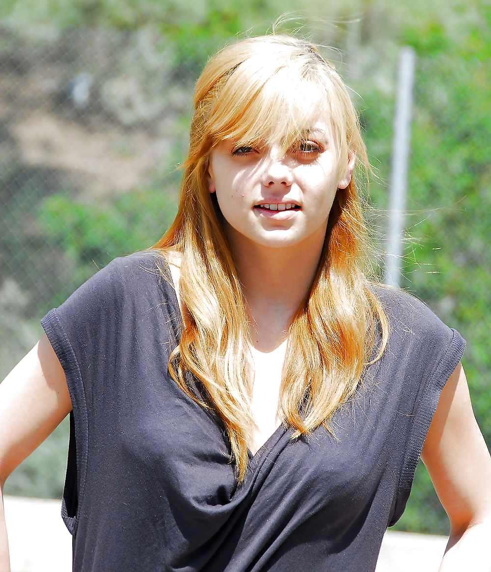 9P Sydney Greenleaf Nude in Public