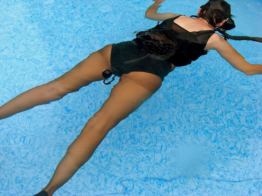 16P My wife with dildopanty underwater