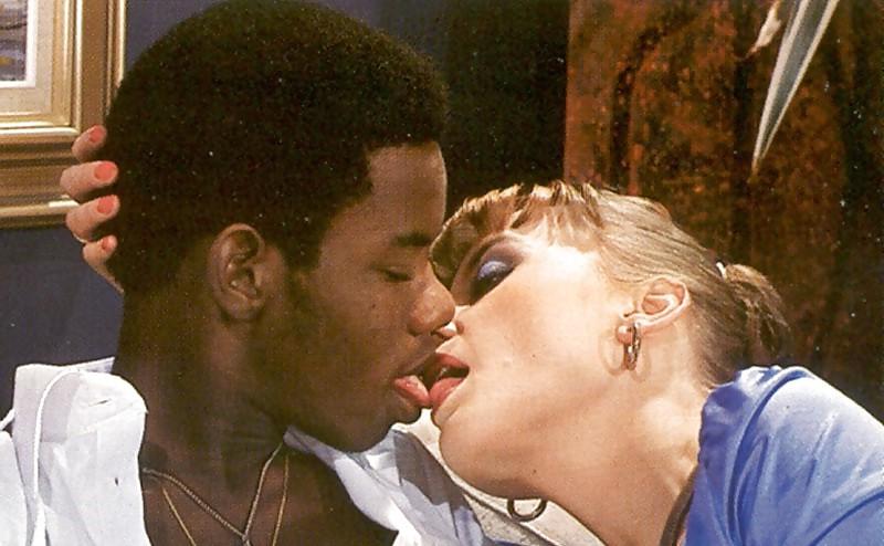 11P Classic BBC Loving Milfs