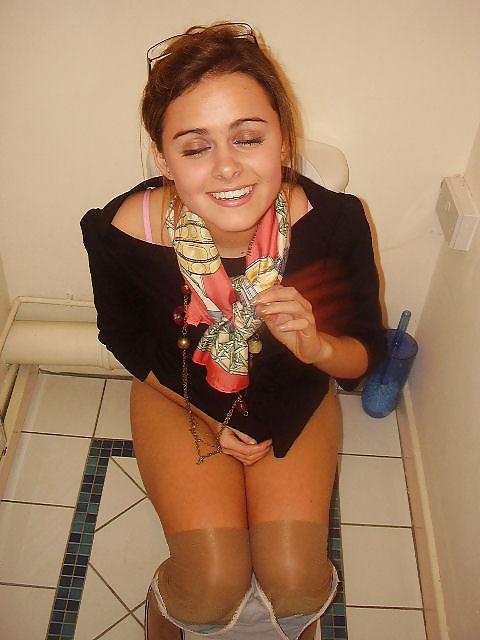 25P Teens In Toilet