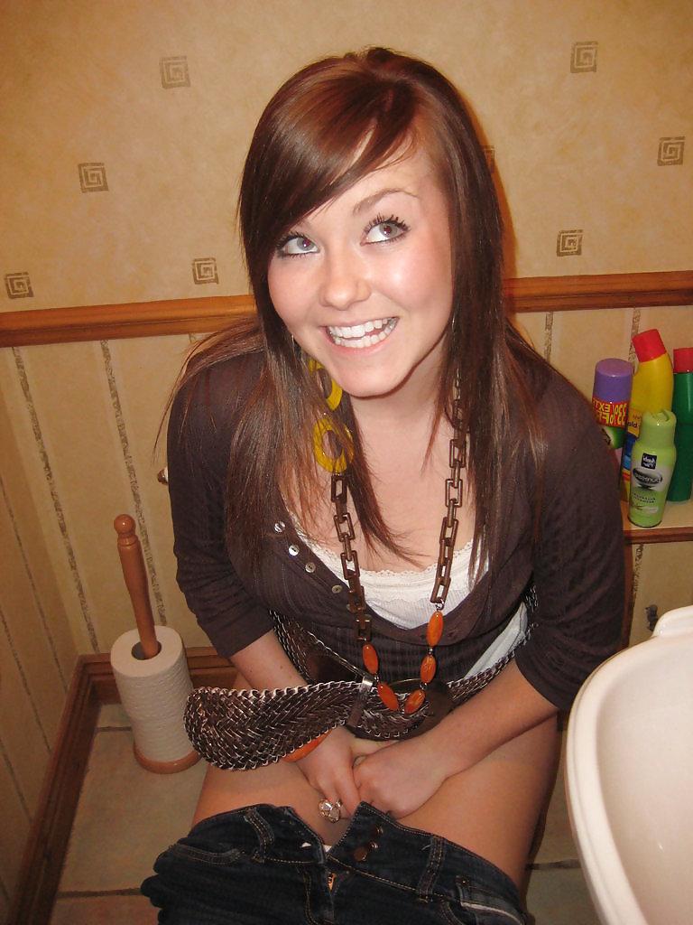 25P Teens In Toilet