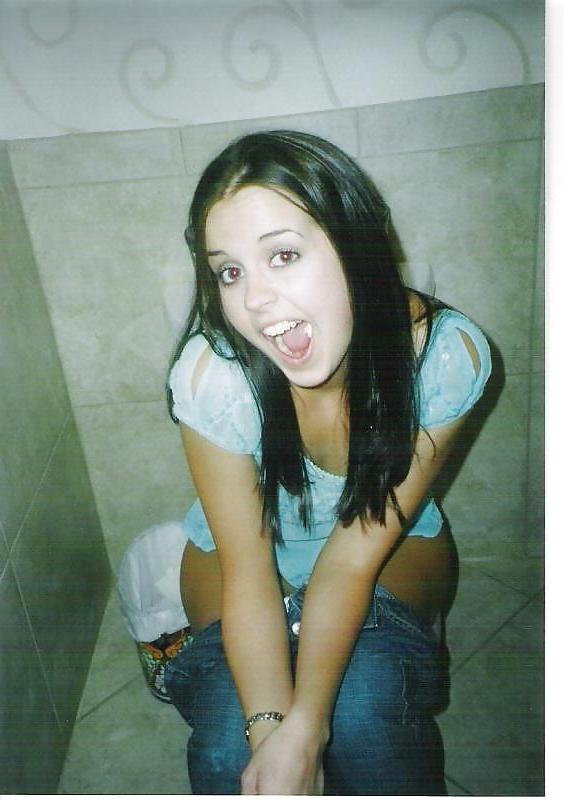 25P Teens In Toilet