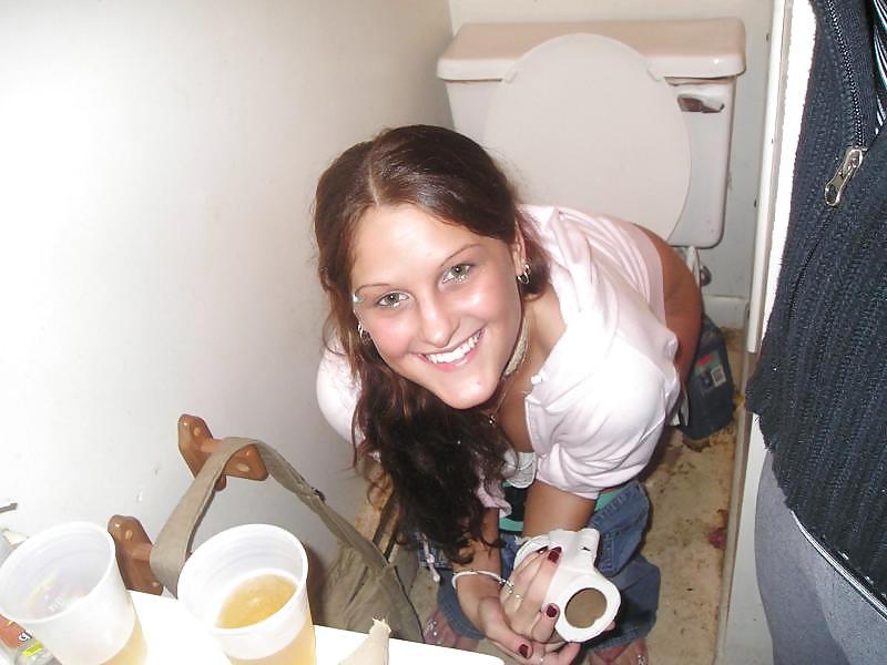 25P Teens In Toilet