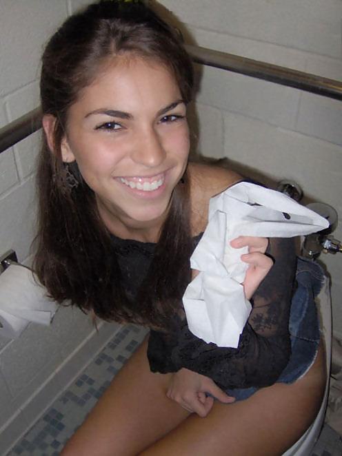 25P Teens In Toilet