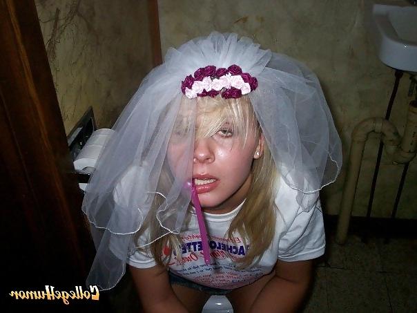25P Teens In Toilet