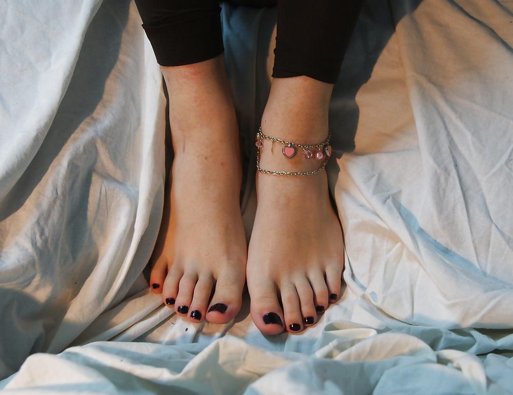 11P Sissy feet and cock