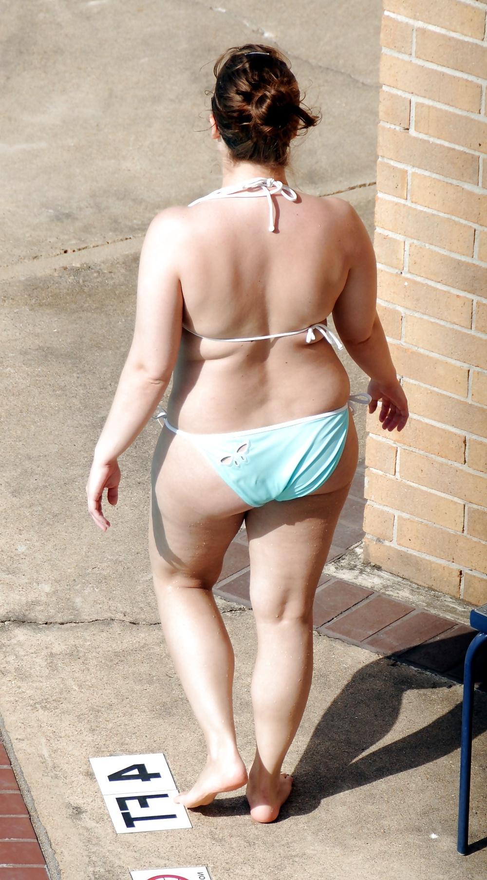 12P Neighbors: more of the curvy one in the cyan bikini