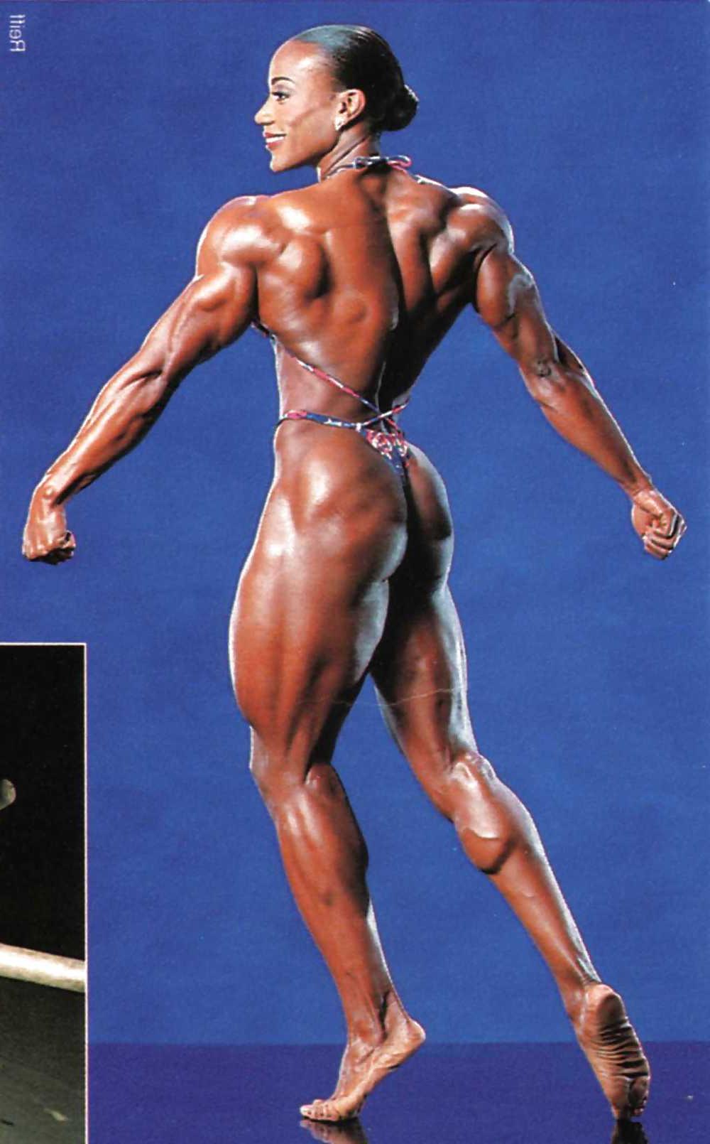25P Female BodyBuilding Glute Worship