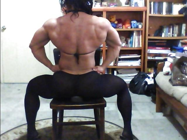 25P Female BodyBuilding Glute Worship