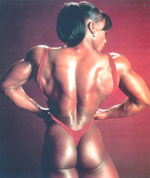 25P Female BodyBuilding Glute Worship