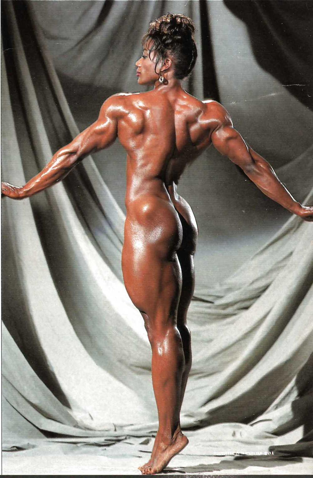 25P Female BodyBuilding Glute Worship