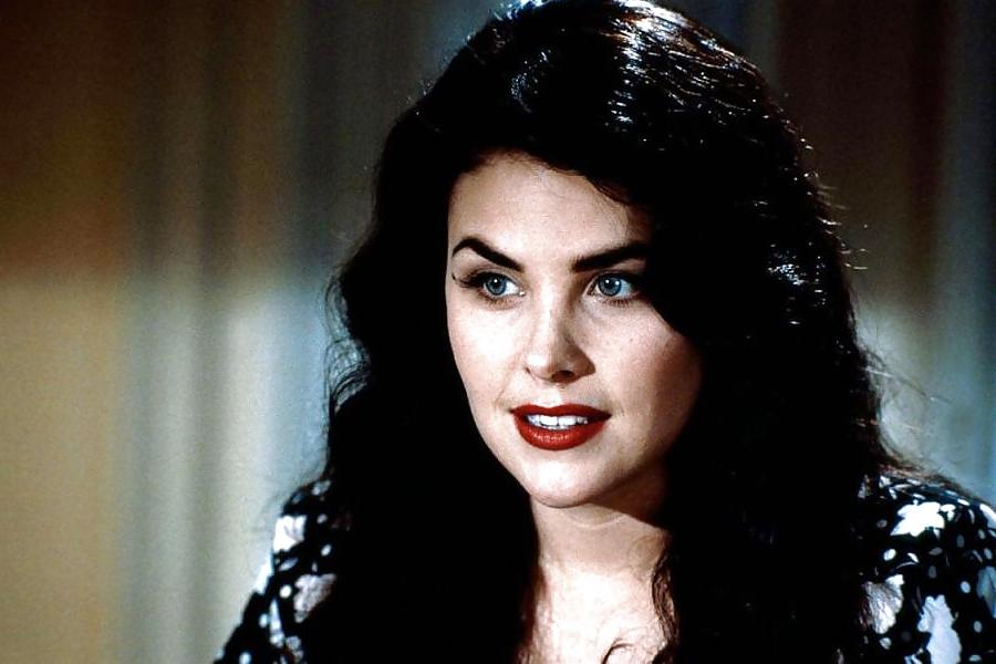 25P Sherilyn Fenn-Hollywood Goddess