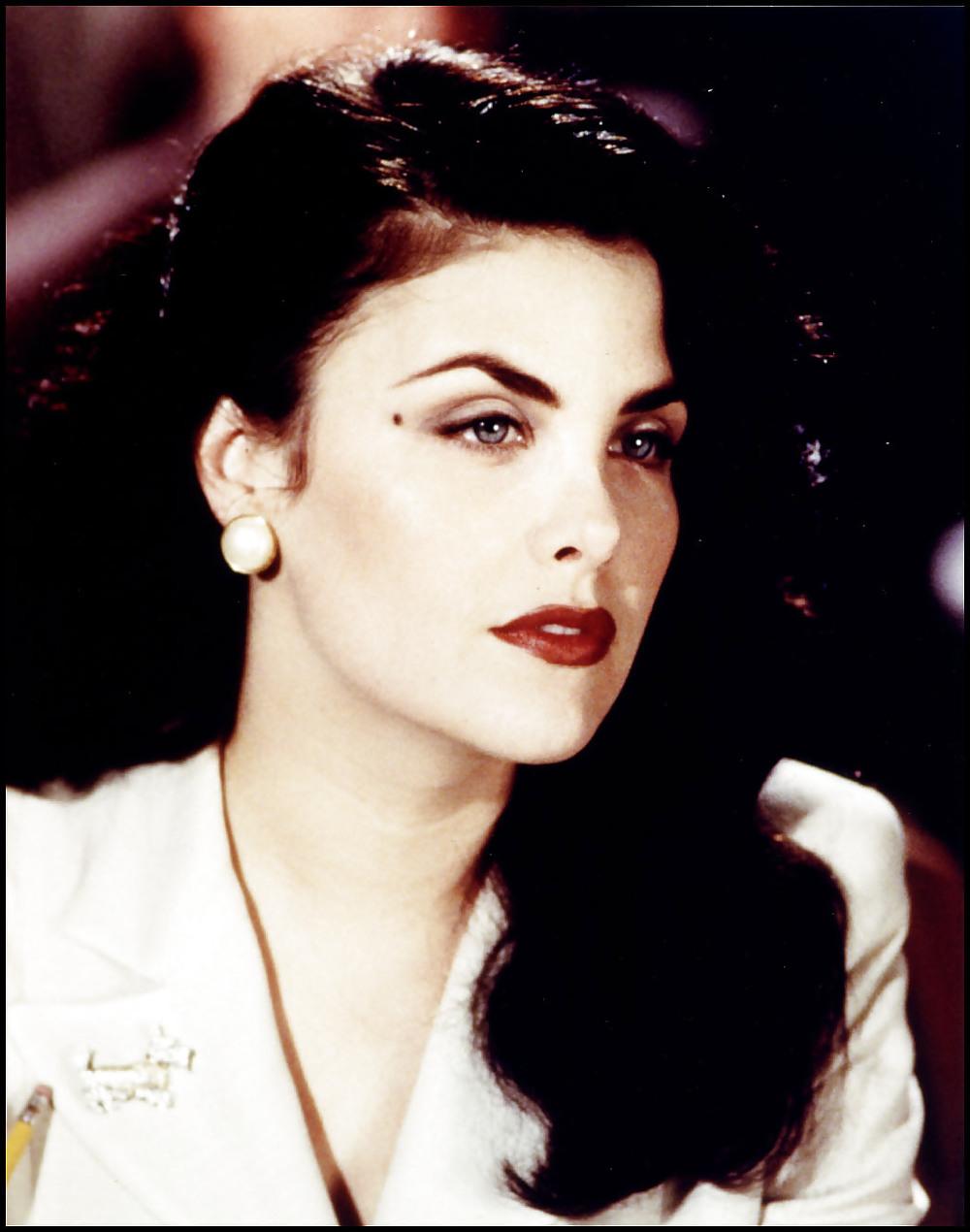 25P Sherilyn Fenn-Hollywood Goddess
