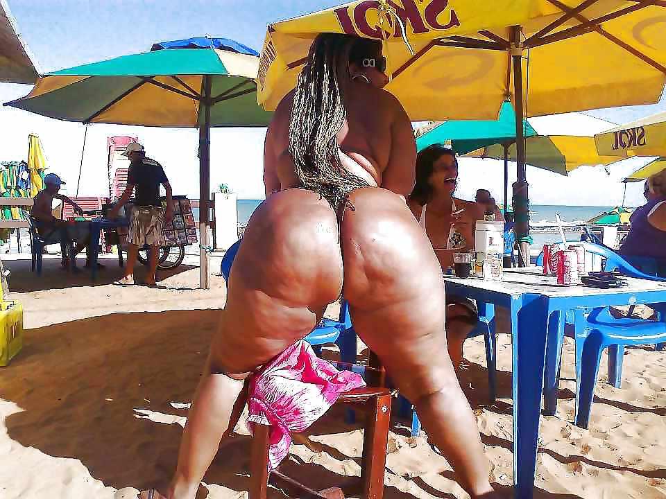 25P Big thick creamy asses in public
