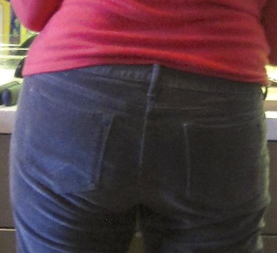 11P Mom's ass