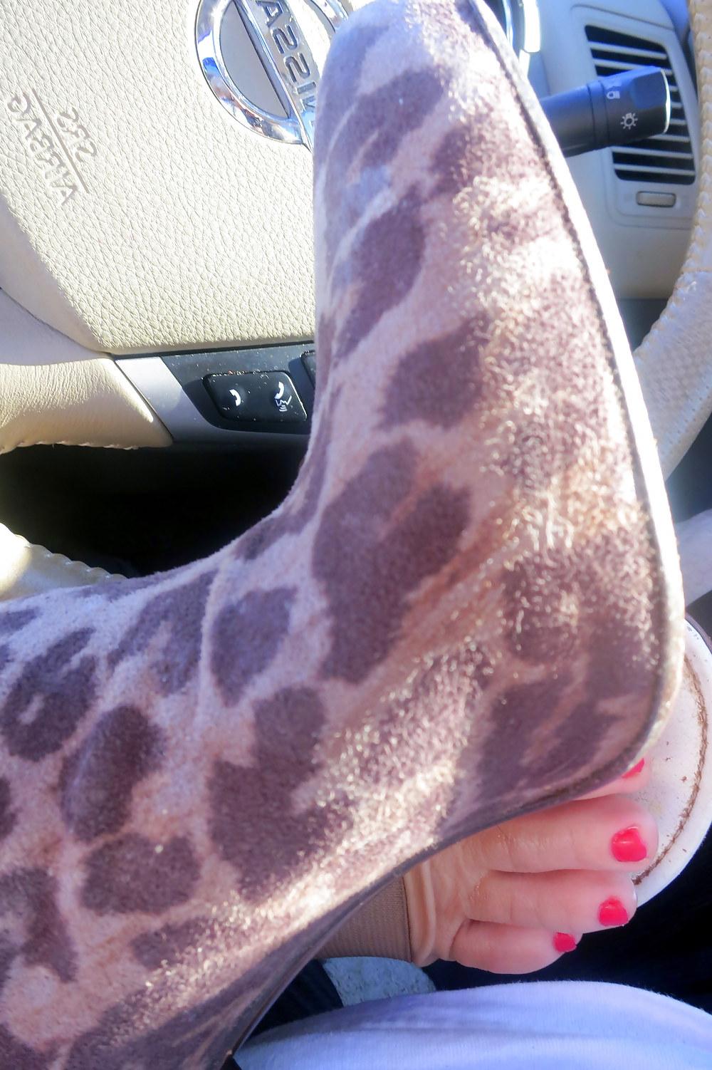 25P Shoes licking, feet, toes misc