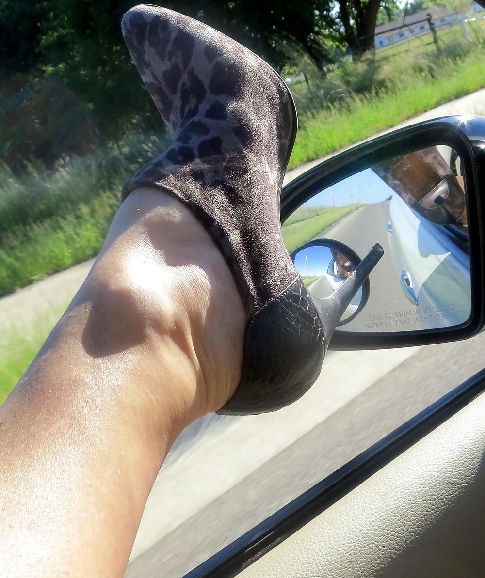 25P Shoes licking, feet, toes misc