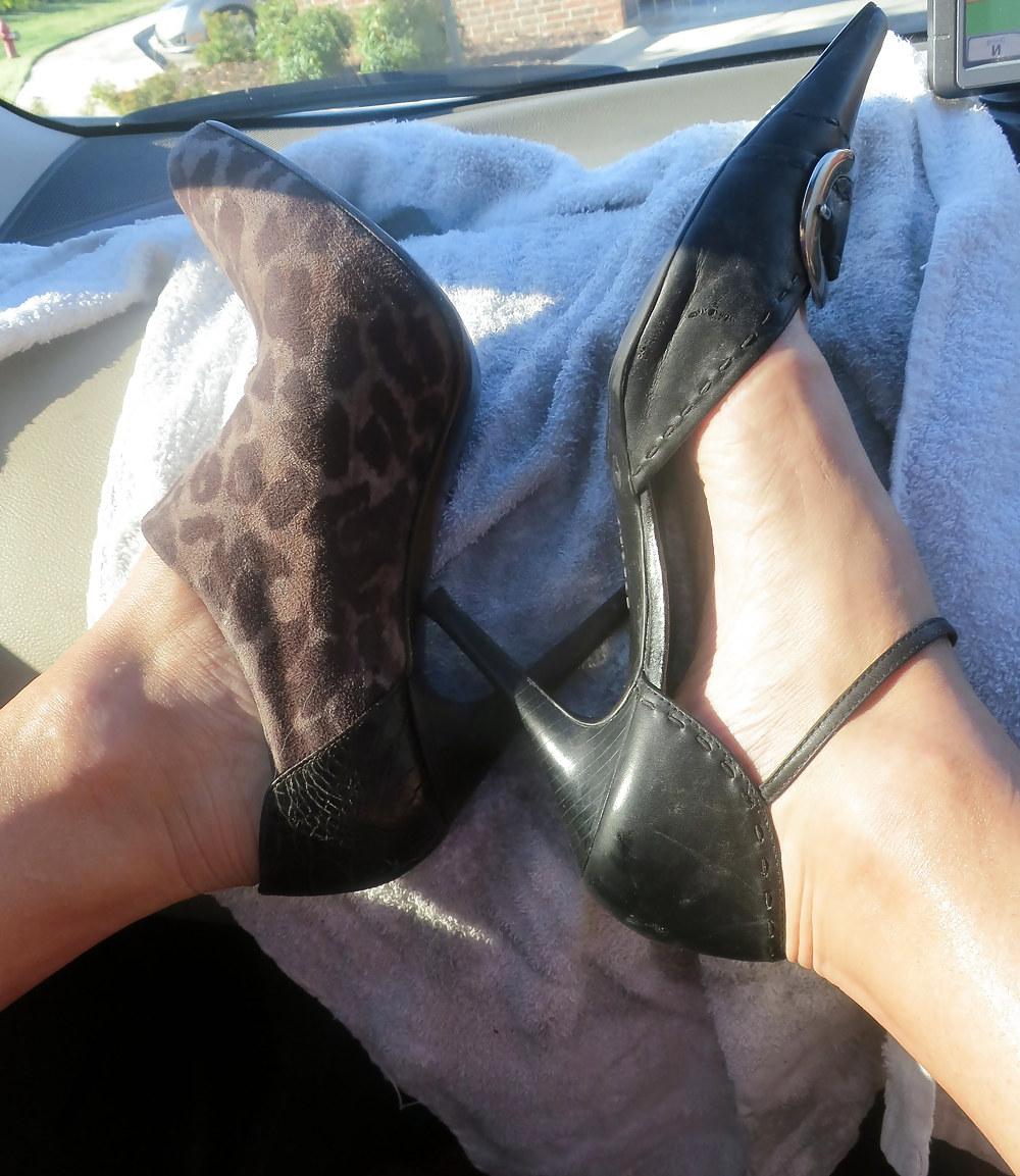 25P Shoes licking, feet, toes misc