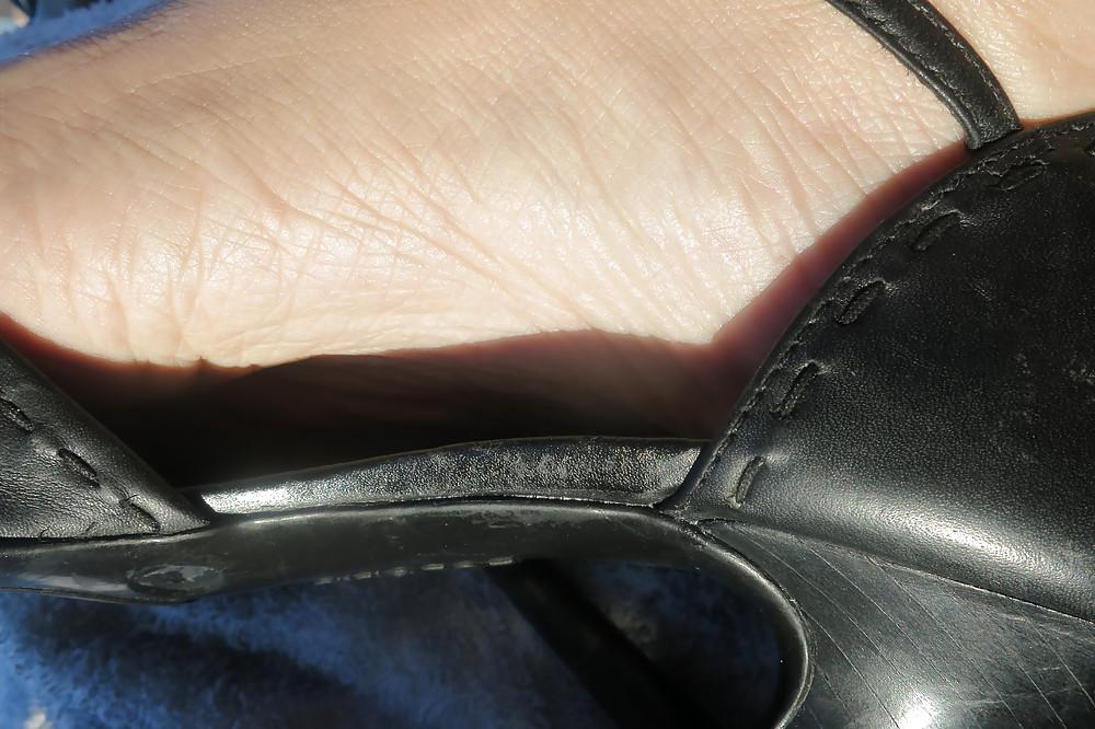 25P Shoes licking, feet, toes misc