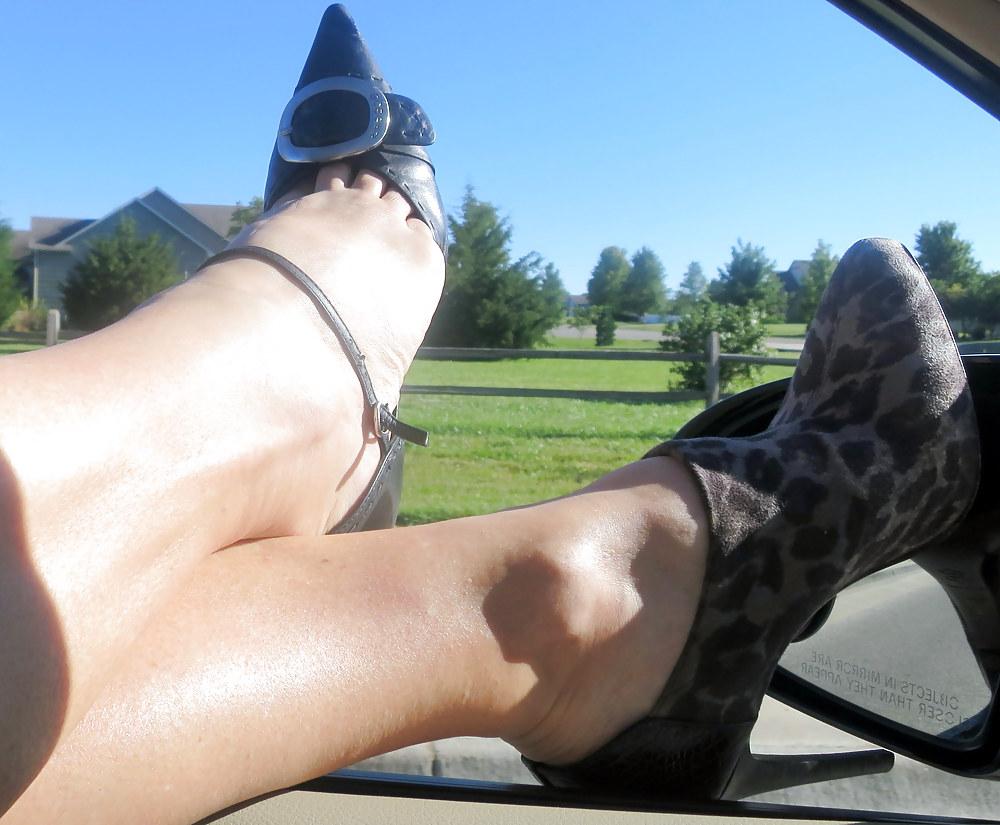 25P Shoes licking, feet, toes misc