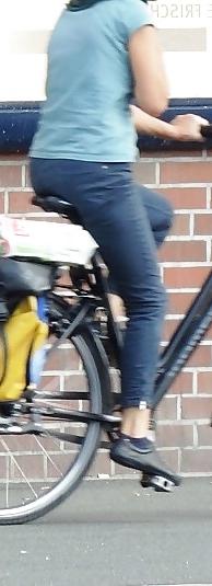 25P Asses, legs, breasts, feet, secretly photographed 