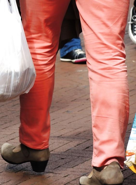 25P Asses, legs, breasts, feet, secretly photographed 