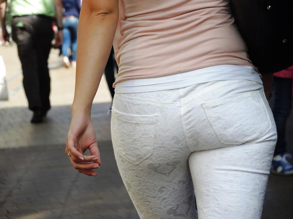 25P Asses, legs, breasts, feet, secretly photographed 